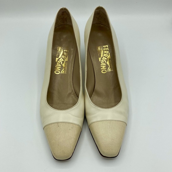 Vintage Salvatore Ferragamo Leather Pumps - Picture 5 of 11